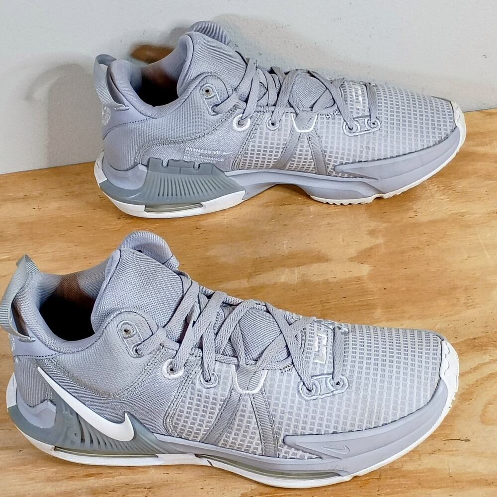 Nike LeBron Witness 7 VII Mens Size 13 Grey Silver Basketball Shoes DZ3299-002